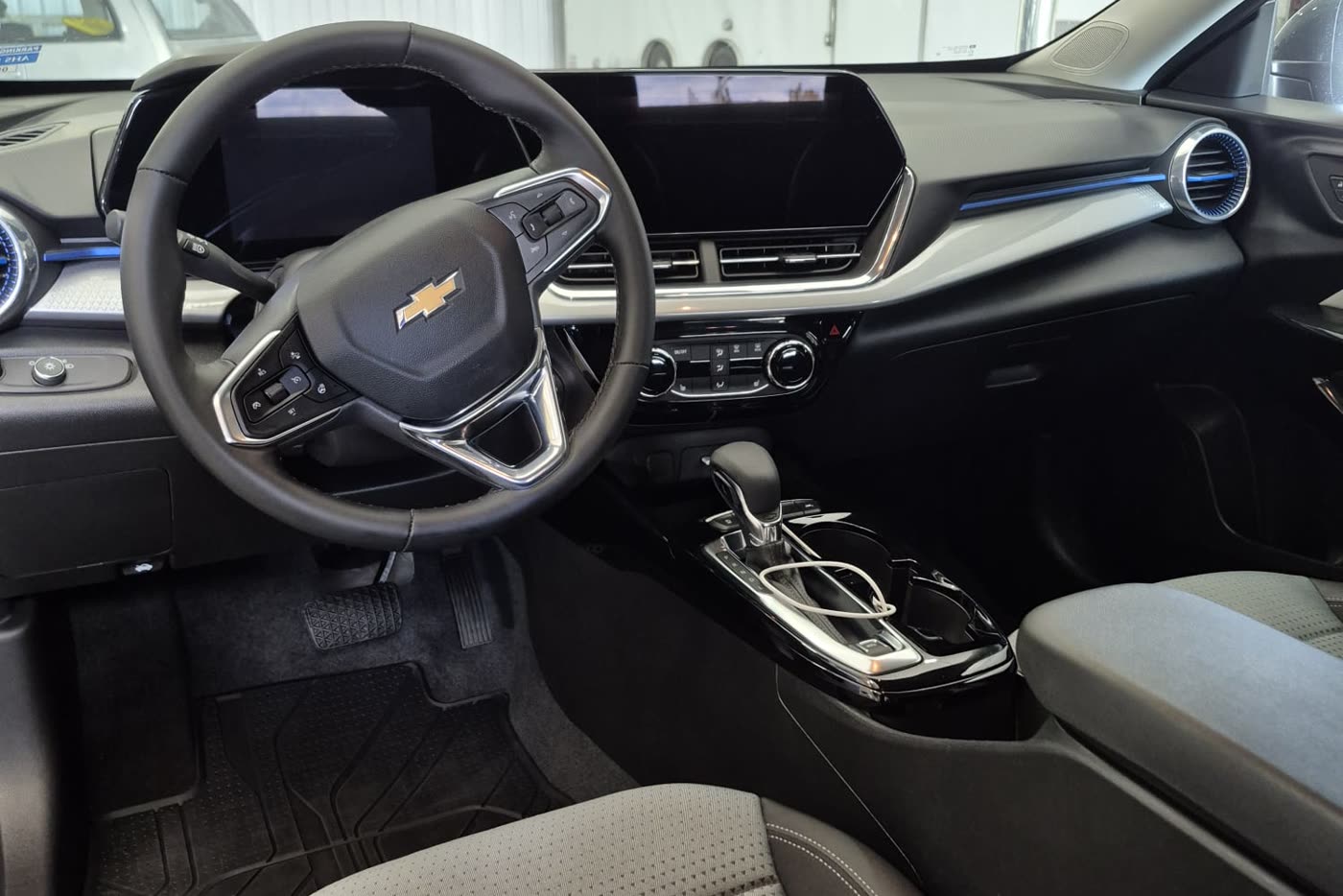 The cleaned dashboard, steering wheel and center console of a Chevrolet Trailblazer after an interior detail